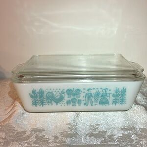 Vintage Pyrex butterprint Amish refrigerator dish w lid